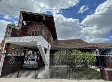 Casa · 235m² · 5 Ambientes · 2 Cocheras · Esquiú Al 2000 - Quilmes Oeste