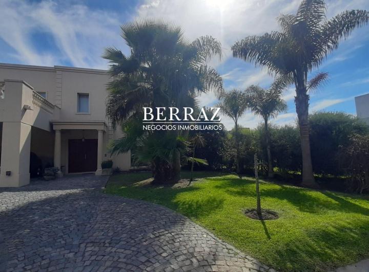 Casa · 280m² · 5 Ambientes · 2 Cocheras