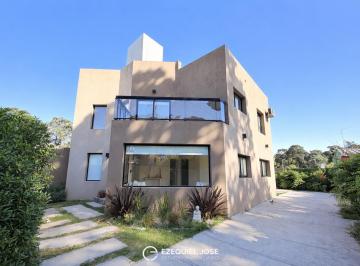 Casa · 160m² · 4 Ambientes · 1 Cochera · Venta - Oportunidad Casa 4 Ambientes C/ Jardín - Acantilados