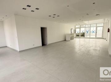 Oficina comercial · 140m² · 1 Cochera · Bureaux Libertador! Excelente Oficina en Alquiler con Terraza.