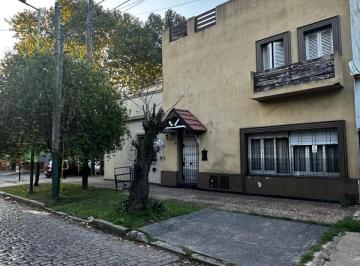 PH de 4 ambientes, Lomas de Zamora · PH de 4 Ambientes con Terraza y Quincho. Al Frente
