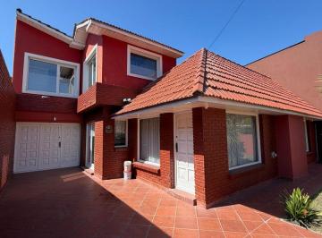 Casa en Venta de 5 ambientes Los Pinares · En Venta Chalet 5 Ambientes en Barrio Los Pinares