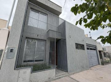 Casa de 5 ambientes, Maipú · Casa con 2 Dorm. y 201 m² en Venta en Maipú
