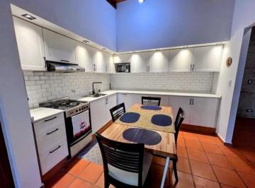Casa · 110m² · 5 Ambientes · 2 Cocheras · Venta – Casa de 2 Dorm. con Jardín Amplio en Pueblo Esther.