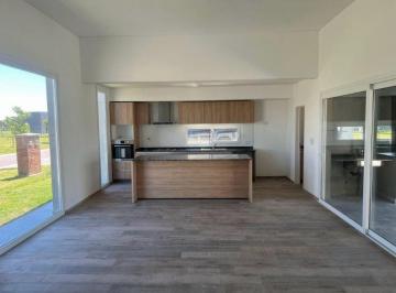 Casa · 151m² · 5 Ambientes · 2 Cocheras · Casa en Venta en San Simón Canning