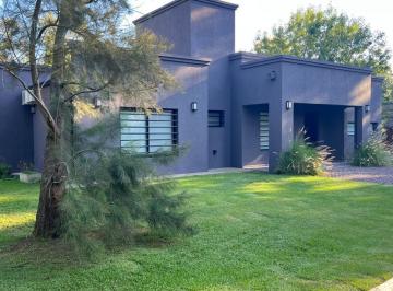 Casa · 2520m² · 4 Ambientes · 1 Cochera · Casa en Marcos Paz B El Moro