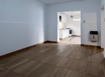 Casa · 75m² · 2 Dormitorios · Venta - Casa Pasillo (No Ph), Dos Dorm. y Patio en Abasto - Rosario