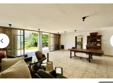 Casa de 6 ambientes, Córdoba · Villa Cabrera/casa en Venta Ideal Par Clinica/oficinas/geriátrico