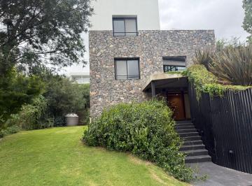 Casa · 351m² · 3 Dormitorios · 2 Cocheras · Casa en Venta - 3 Dorm. - Country La Rufina