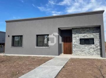 Casa · 150m² · 4 Ambientes · Casa en Venta en San Eduardo Pilar del Este, Pilar