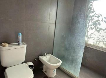 Casa · 160m² · 5 Ambientes · Casa en Venta en Santa Isabel I, Belén de Escobar, con Distribución Funcional y Jardín con Piscina