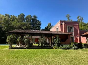 Casa · 256m² · 6 Ambientes · 2 Cocheras · Venta Casa 4 Dorm. en Martindale Cc con Amplío Patio