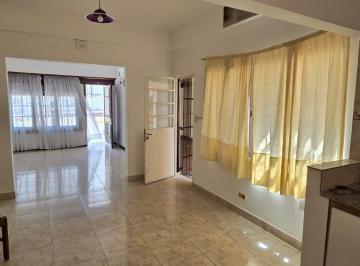 Casa · 10m² · 3 Ambientes · 2 Cocheras · Casa en Turdera