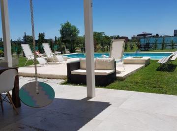 Casa de 7 ambientes, San Vicente · Excelente Propiedad en Barrio Cruz del Sur