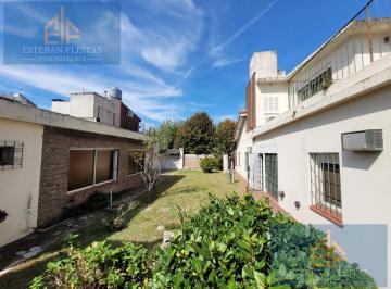 Casa · 433m² · 6 Ambientes · 6 Cocheras · Casa en Venta 6 Ambientes Ramos Mejia Doble Lote de 433 m²