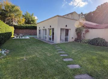 Casa · 170m² · 4 Ambientes · 1 Cochera · Casa en Venta en Hurlingham, Apta Credito