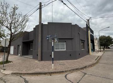 PH · 110m² · 8 Ambientes · 1 Cochera · PH a La Venta