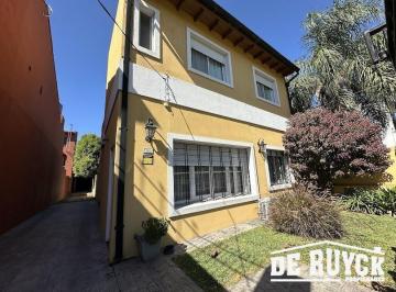 Casa · 207m² · 4 Ambientes · 6 Cocheras · Casa Reciclada Sobre Lote 10x50 + Galpón