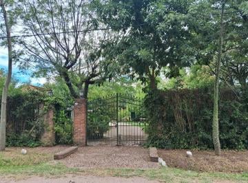Quinta vacacional · 218m² · 3 Ambientes · 2 Cocheras · A Solo un As Cuadras de Ex Ruta 8