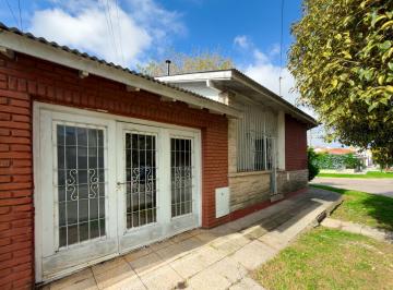 PH · 146m² · 3 Ambientes · 1 Cochera · Venta - PH 3 Ambientes Totalmente Independiente - Patio y Garage - Parque Luro