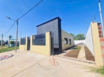 Casa · 100m² · 3 Ambientes · 1 Cochera · Casa en Venta en La Arbolada de Longhcamps