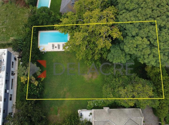 Terreno · 1050m²