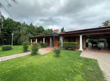 Casa · 2500m² · 6 Ambientes · 2 Cocheras · Casa en Venta El Hornero 3 Dorm.