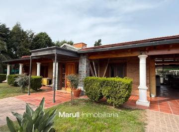 Casa · 2500m² · 6 Ambientes · 2 Cocheras · Casa en Venta El Hornero 3 Dorm.