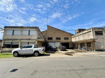 Bodega-Galpón · 1081m² · 3 Cocheras · Galpón Industrial con Oficinas y Amplio Patio – Rosario