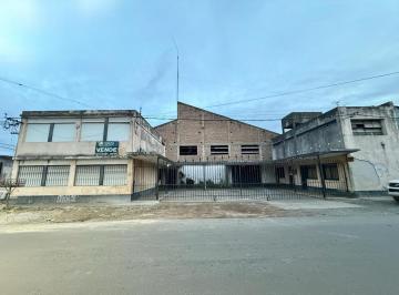 Bodega-Galpón · 1081m² · 3 Cocheras · Galpón Industrial con Oficinas y Amplio Patio – Rosario