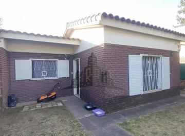 Casa · 70m² · 3 Ambientes · Venta - Casa Tres Ambientes con Fondo Libre - Caseros