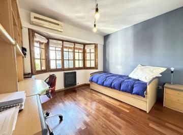 Casa · 220m² · 6 Ambientes · 2 Cocheras · Duplex con Jardin y Pileta, Impecable.