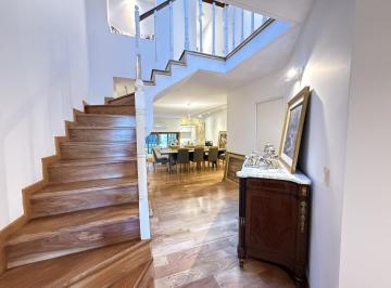 Casa · 220m² · 6 Ambientes · 2 Cocheras · Duplex con Jardin y Pileta, Impecable.