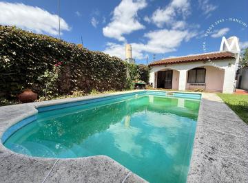 Casa · 136m² · 4 Ambientes · 1 Cochera · Apto Crédito - Casa en Venta de 4 Ambientes con Cochera y Piscina - Villa Ballester