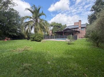 Casa · 1000m² · 5 Ambientes · 1 Cochera · Venta - Casa de 3 Dorm. con Cochera y Pileta - Funes.