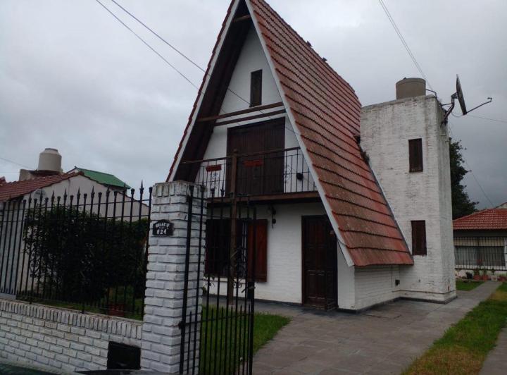 Casa · 135m² · 4 Ambientes · 2 Cocheras