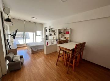 Departamento · 30m² · 1 Ambiente · Departamento Monoambiente Venta Constitución Gran Patio con Parrilla
