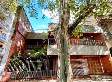 Casa de 4 ambientes, Almagro · Casa con 348 m² y 4 Dorm. en Venta en Almagro Sur