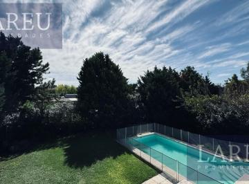 Casa · 236m² · 5 Ambientes · 1 Cochera · Barrio Privado La Montura - Casa en Venta