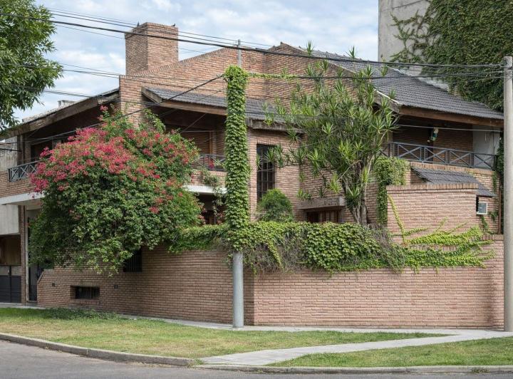 Casa · 299m² · 6 Ambientes · 2 Cocheras