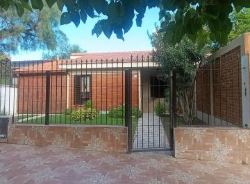 Casa · 80m² · 5 Ambientes · 1 Cochera · Casa en Barrio Raíz