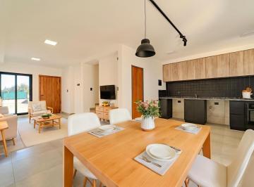 Casa · 110m² · 4 Ambientes · 2 Cocheras · Duplex en Venta - Prados de Mananatiales