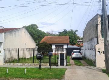 Casa · 194m² · 6 Ambientes · 1 Cochera · 3 Casas y 1 Depto. C/pileta E. Zola 1165 Quilmes Este