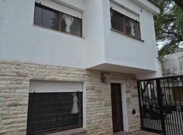 Casa · 98m² · 3 Ambientes · 1 Cochera · Duplex en Alquiler Alto Alberdi