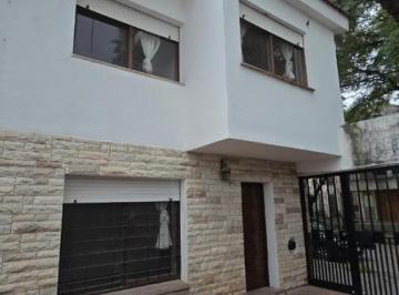 Casa · 98m² · 3 Ambientes · 1 Cochera · Duplex en Alquiler Alto Alberdi