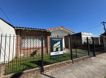 Casa de 3 ambientes, Lomas de Zamora · Impecable Chalet de Dos Dorm. 520 m² Lote - Galpon - Impecable