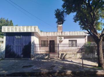 Casa · 250m² · 5 Ambientes · 1 Cochera · Casa en Mariano Fragueiro