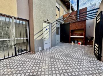 Casa · 65m² · 3 Ambientes · 1 Cochera · Venta - Duplex de 2 Dorm. en Fisherton, Rosario.