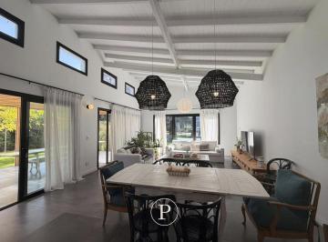 Casa · 150m² · 6 Ambientes · 1 Cochera · Alquiler Casa en Barrancas de San Benito