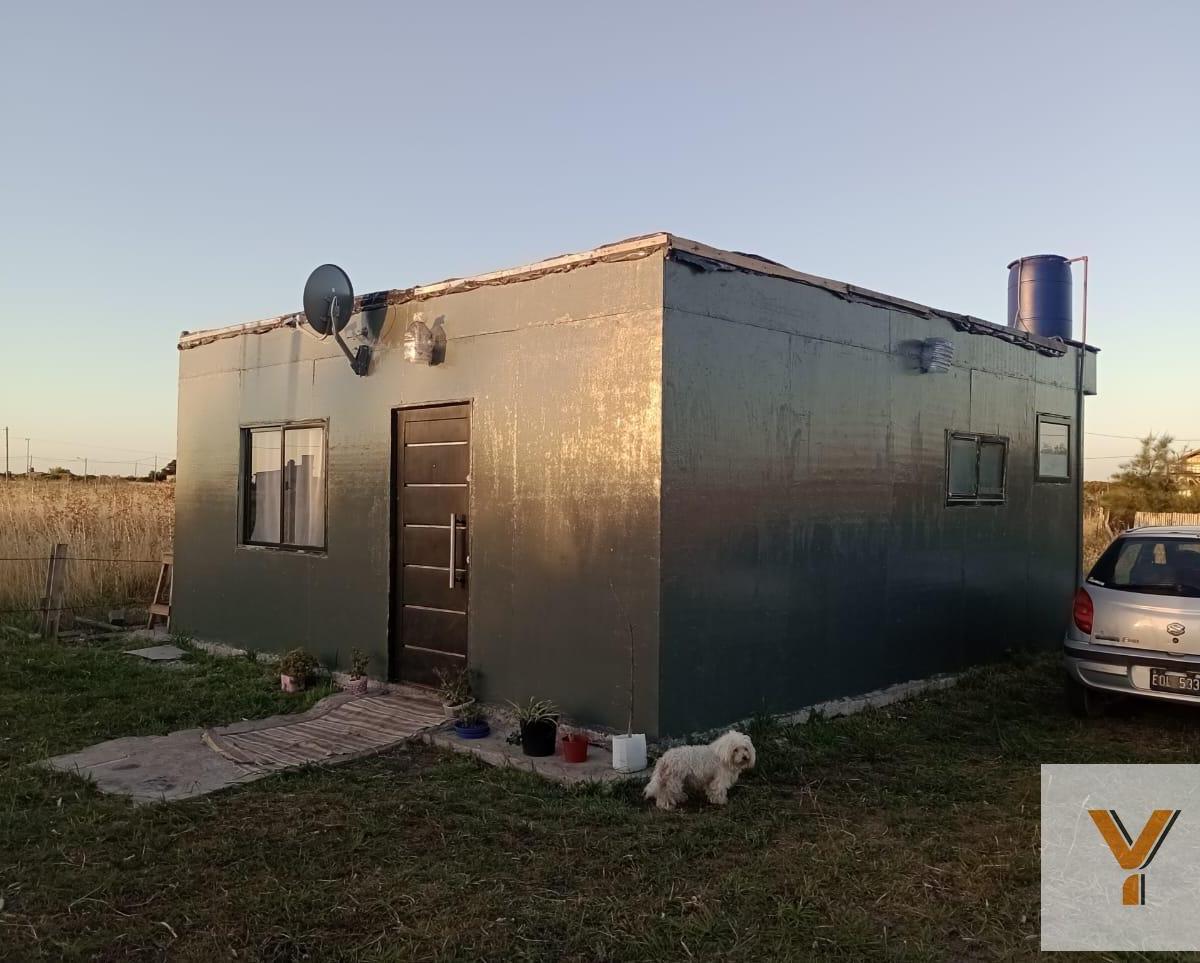 Casa 1 dorm, 36m² con patio y parrilla — Calle 849